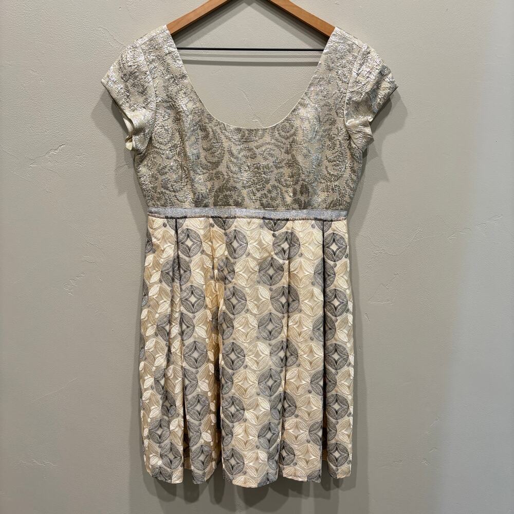 Anna Sui Metallic Jacquard Cap Sleeve Mini Dress in Metallic Silver Gold Size 8